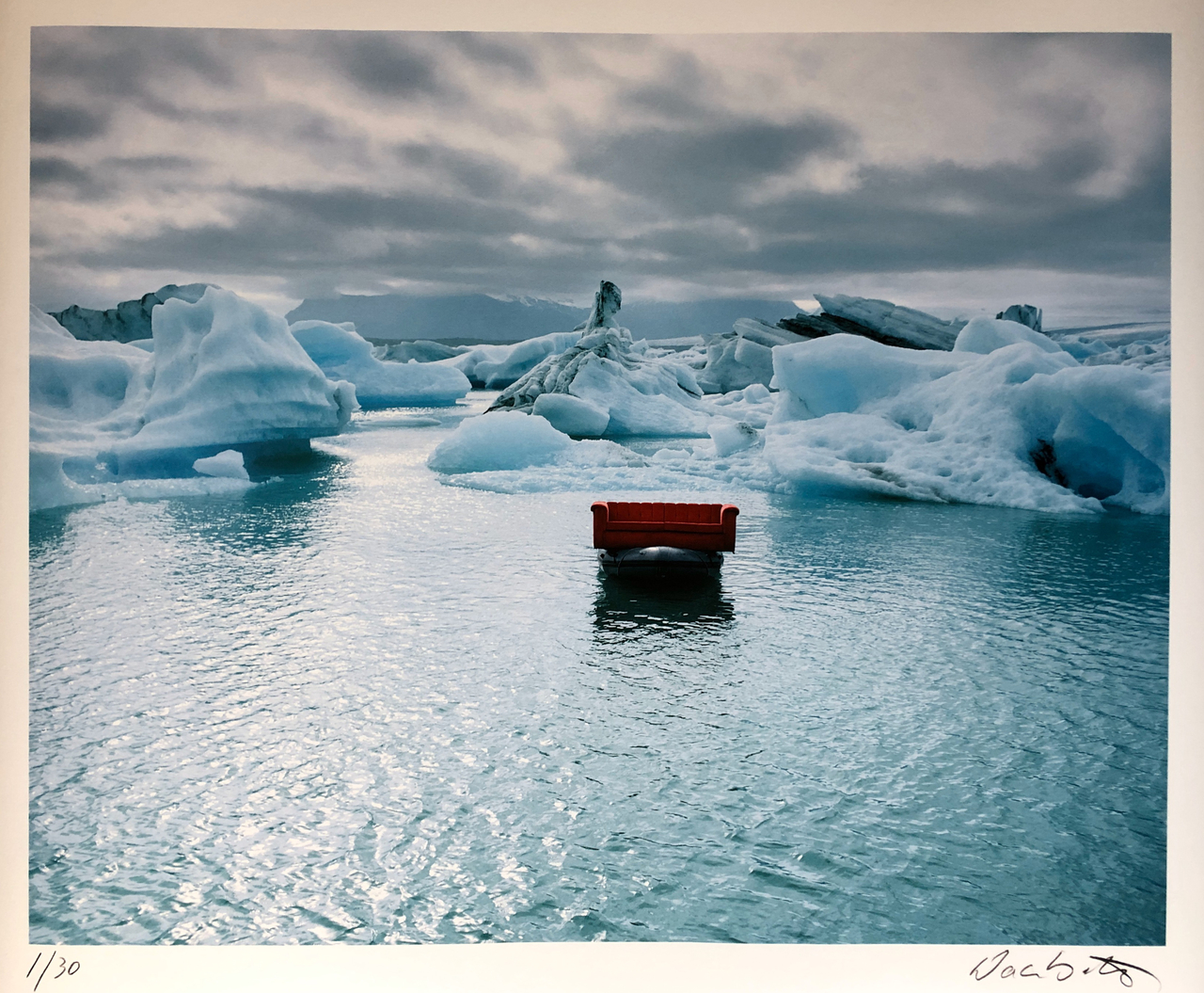 The Red Couch - Gletscherlagune Island, 2003